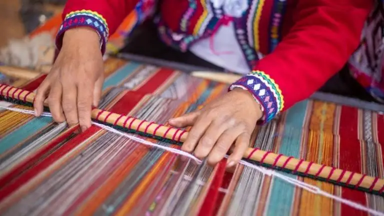Best souvenirs to get from Egypt 2025 2 Egyptian textiles