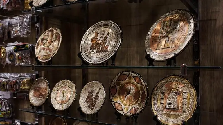 Discover the best 12 spots for shopping in Luxor Egypt 2025 6 Souvenir Shops in Luxor